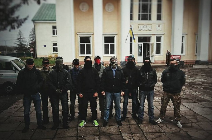  Радикалы сорвали рассмотрение вопроса о земельном участке Почаевской лавры 