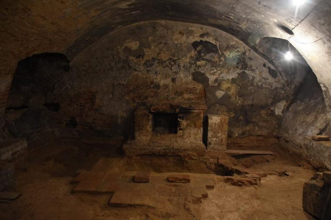 Останки, найденные в костеле Клевани, изучат эксперты