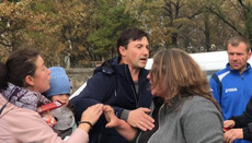 Віруючих УПЦ виштовхували з храму в Коломиї при бездіяльності поліції (ФОТО, ВІДЕО)