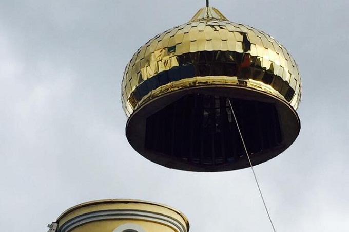 Триметровий купол встановили на каплицю кафедрального собору в Ужгороді (ВІДЕО)