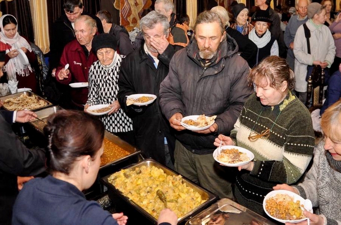 Києво-Печерська лавра організовує обіди для малозабезпечених (ФОТО)