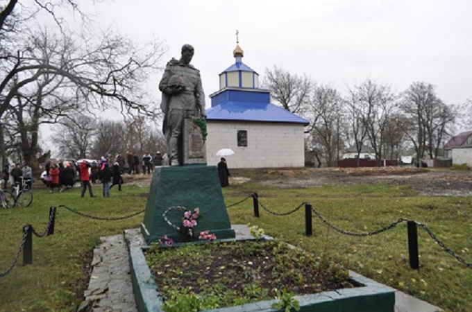 У селі Мехедівка освятили новозбудований храм УПЦ на місці згорілого