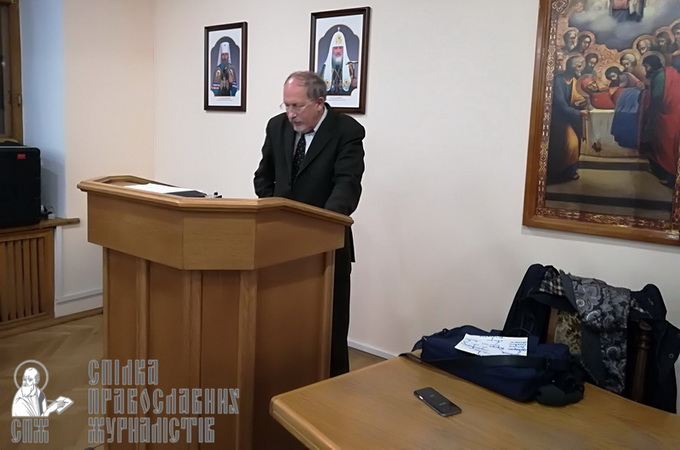 В киевской Лавре провели мастер-класс по сектоведению 