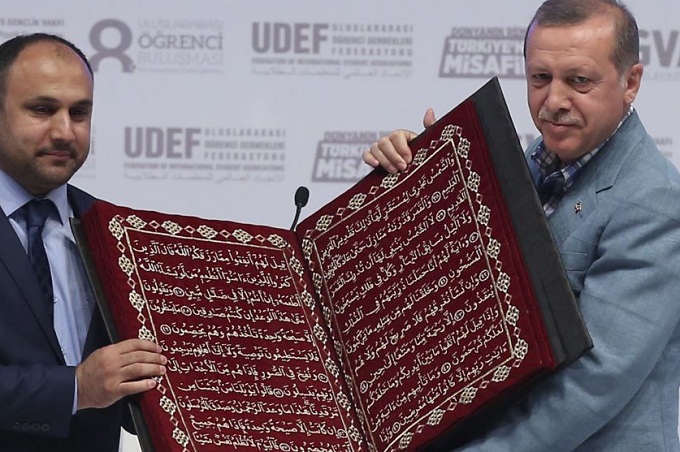 В Турции мужчинам запретили красить волосы в черный цвет