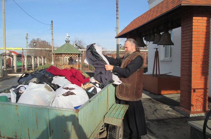 Вольнянские прихожане УПЦ передали гуманитарную помощь «Красному Кресту»