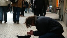 Священик УПЦ дав пораду, як правильно подавати милостиню