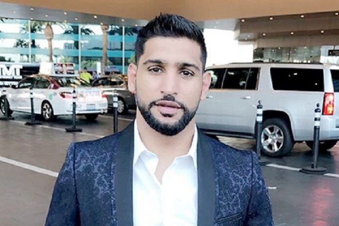 Боксеру-мусульманину погрожують розправою за різдвяну ялинку