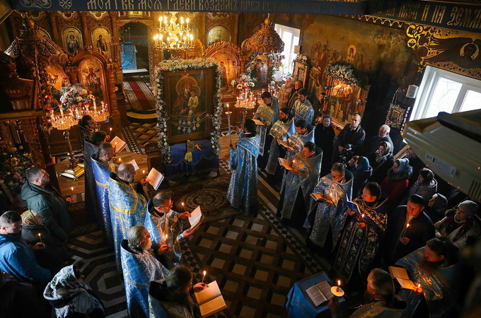 Верующие встретили Святогорскую икону в скиту святой праведной Анны (ВИДЕО)