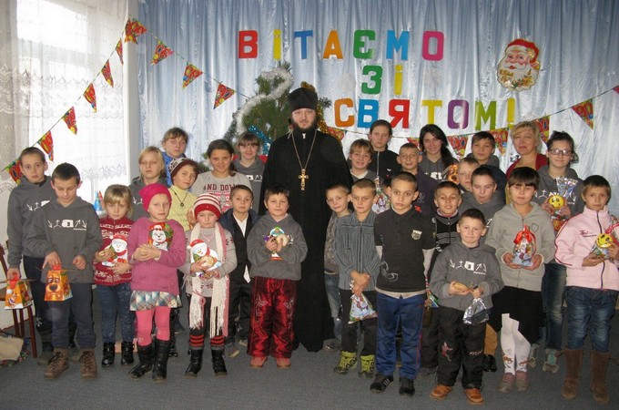 Священнослужители Херсонской епархии посетили интернаты (ФОТО)