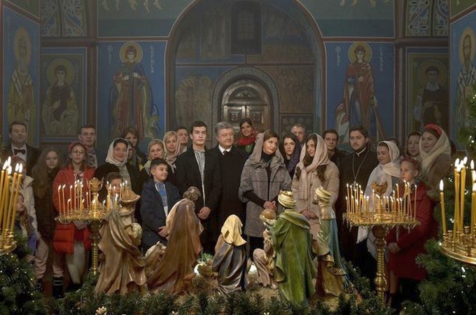 Poroshenko records his Christmas address to the Orthodox in the UOC KP temple