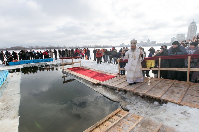 Врач дал совет, как на Крещение правильно окунаться в прорубь