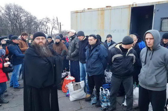 «Господь почув наші молитви»: УПЦ допомогла звільнити ще одного полоненого