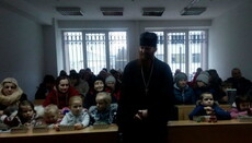 Волинські семінаристи передали переселенцям допомогу, зібрану на концерті