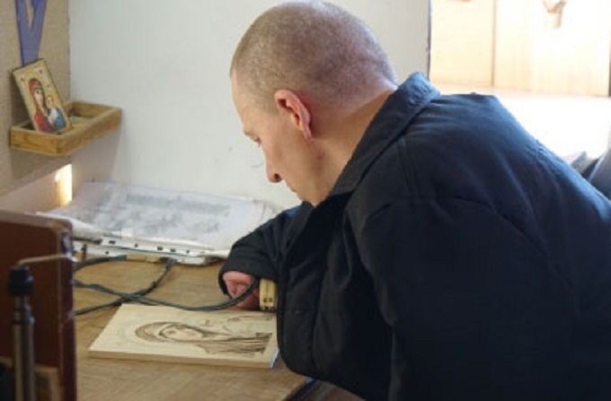 В РФ безрукого засудженого нагородили за написану ікону