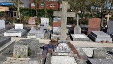 У західній Грузії крадуть і перепродають цвинтарні надгробки та хрести