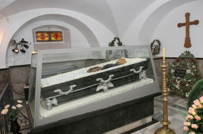 Супрун вирішила не платити, а «поховати» тіло хірурга Пирогова