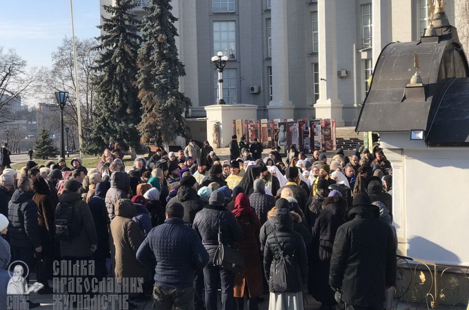 Believers gather at the prayer service in support of Tithes Monastery