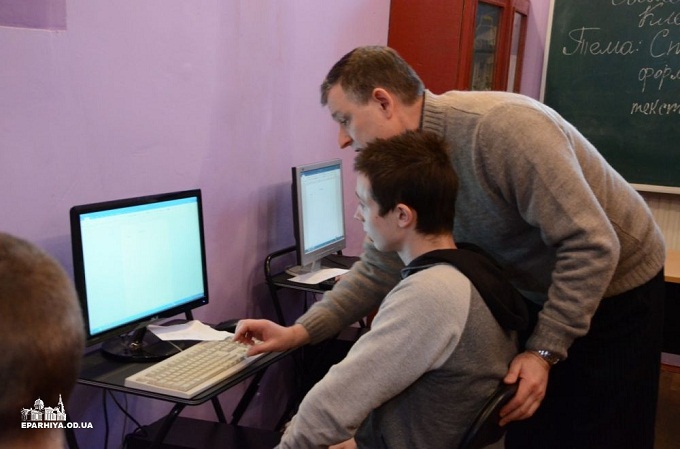 Одеська єпархія облаштувала комп'ютерний клас в СІЗО