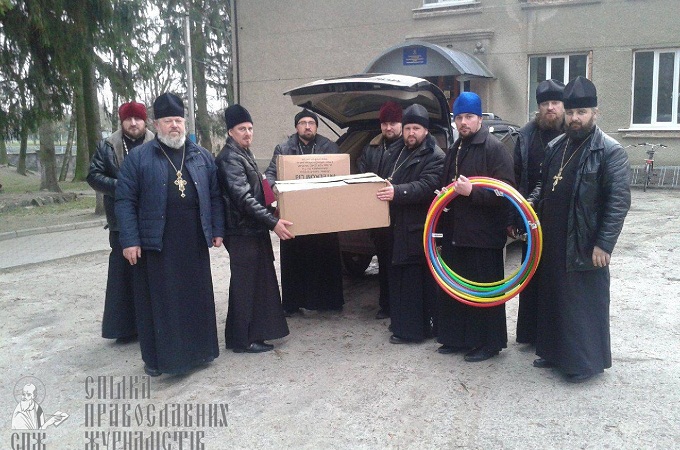В Рівненській області кілька тисяч дітей отримали подарунки від священиків (ФОТО)