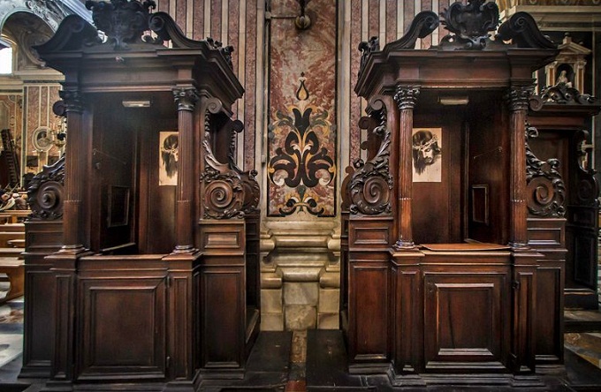 В Австралії священика відлучили від Церкви за порушення таємниці сповіді