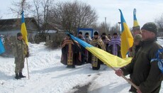 Священик Ніжинської єпархії УПЦ звершив відспівування бійця ЗСУ