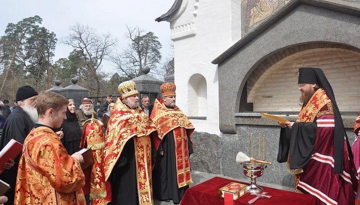 Чин освящения возглавил архиепископ Боярский Феодосий