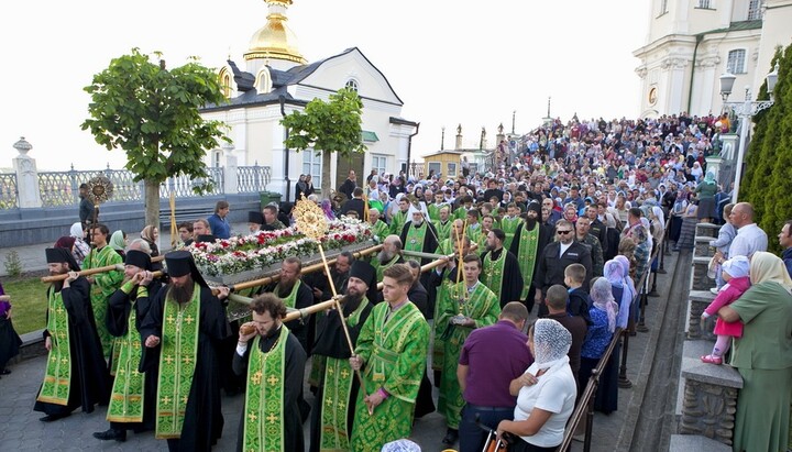 В Почаевской лавре ежегодно проходит крестный ход в память о исповеднике и чудотворце схиигумене Амфилохии (Головатюке).