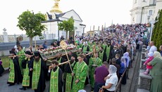 В Почаевской лавре в память прп Амфилохия прошел многотысячный крестный ход