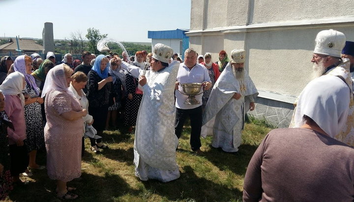 Крестный ход у Вознесенской церкви в селе Благовка