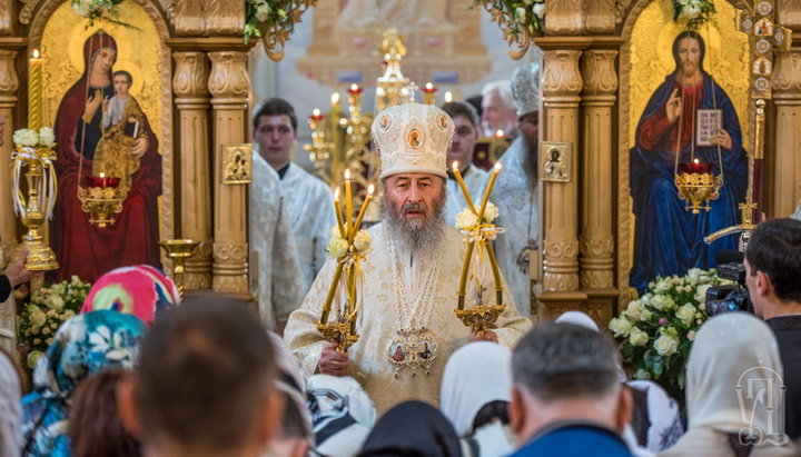 Блаженнейший Митрополит Онуфрий за литургией в храме свт. Феодосия Черниговского