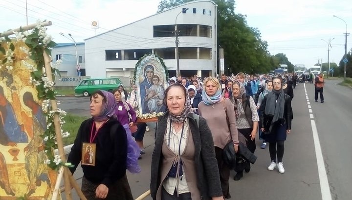 Крестный ход из Ужгорода в мукачевский монастырь занял 15 часов