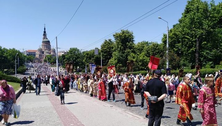 В Харькове прошел крестный ход