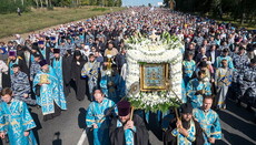 В Знаменском монастыре прошел крестный ход с Курской-Коренной иконой