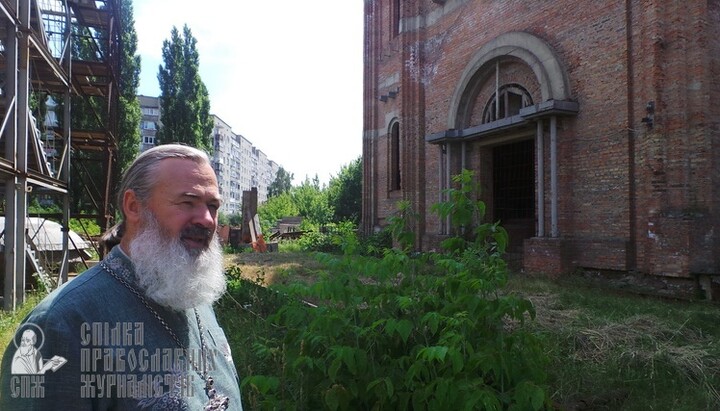 Громада собору в Луцьку просить небайдужих допомогти в будівництві храму