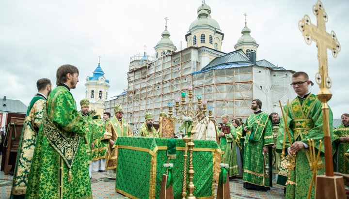 Святкове богослужіння на острові Коневець