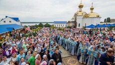 Сотни верующих УПЦ пришли на освящение нового храма Свято-Покровского скита