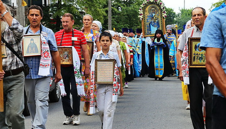 Хресний хід з чудотворною Піщанською іконою Божої Матері в Ізюмі 8 липня