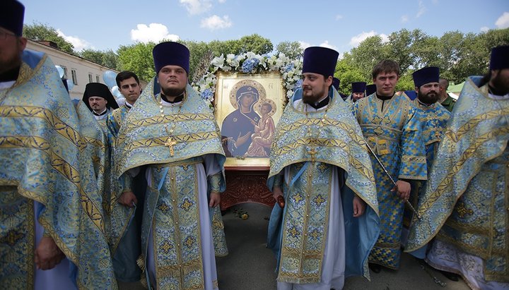 У Єкатеринбурзі тисячі віруючих відзначили 635-річчя Тихвінської ікони