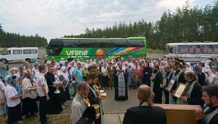 В Северодонецкой епархии почтили чудотворный образ Божией Матери «Троеручица»