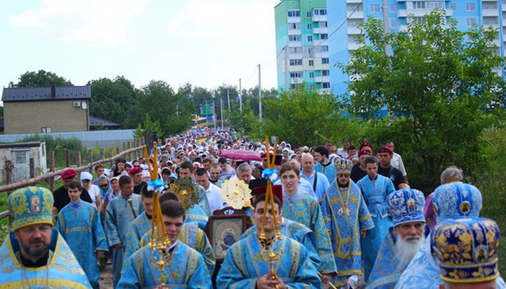 Крестный ход в день памяти Горбаневской иконы Божьей Матери в Полтаве