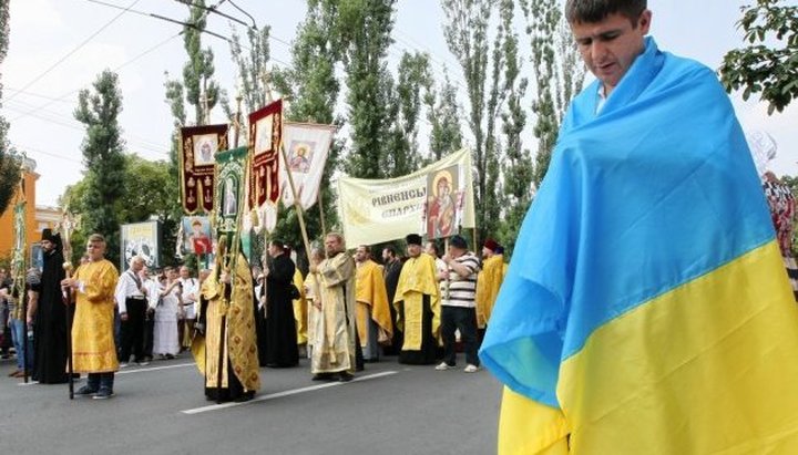 Хмельницька влада намагається обманом заманити людей на «хресну ходу» КП