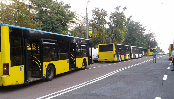 Владельцам автобусов запретили везти верующих УПЦ в Киев