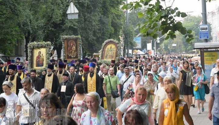 Крестный ход в День Крещения Руси в 2016 году