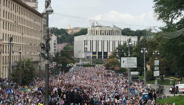 Parishioners of the Ukrainian Orthodox Church are heading for the Kiev-Pechersk Lavra