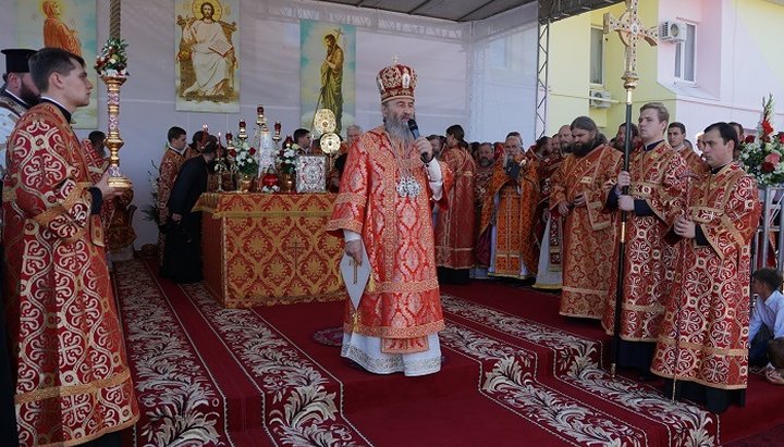 Блаженніший Митрополит Онуфрій на богослужінні в день великомученика Пантелеймона