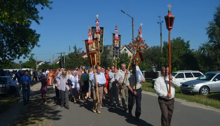 Митрополит Сарненський і Поліський Анатолій побажав віруючим єдності навколо Матері-Церкви