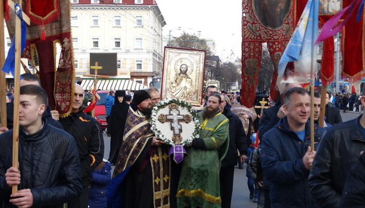 У 2017 році хресний хід в Рівному зібрав понад 2 000 віруючих УПЦ