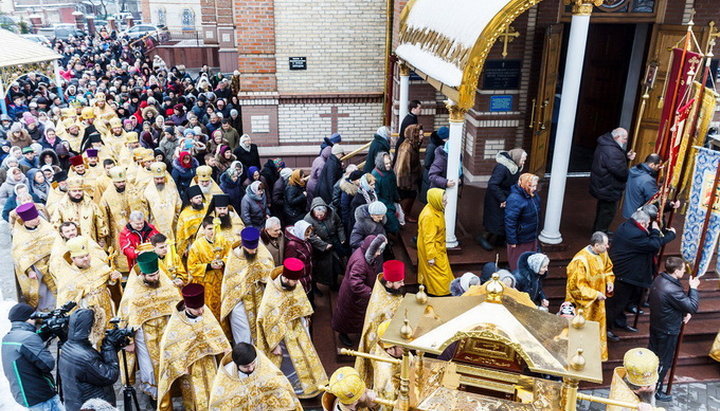 Хресний хід з мощами святителя Ігнатія Маріупольського