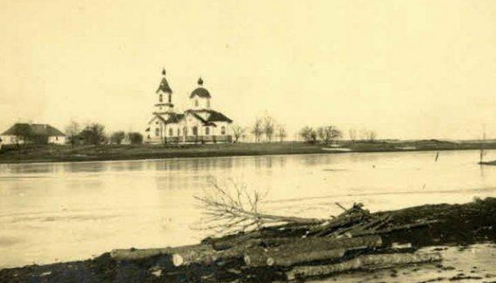 Свято-Климентовская деревянная церковь в Староселье