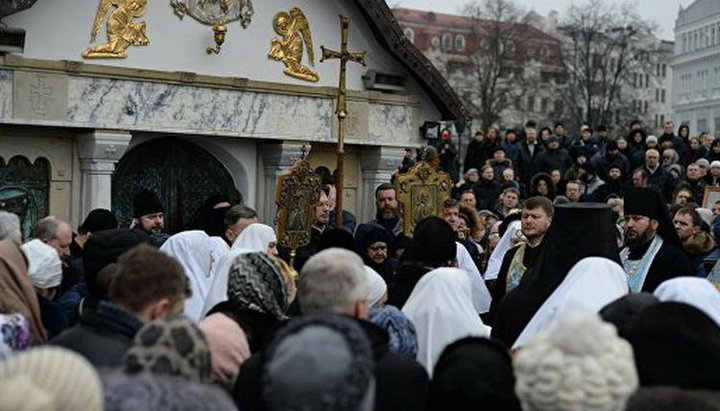 В 2018 году радикалы неоднократно устраивали акции у стен Десятинного монастыря